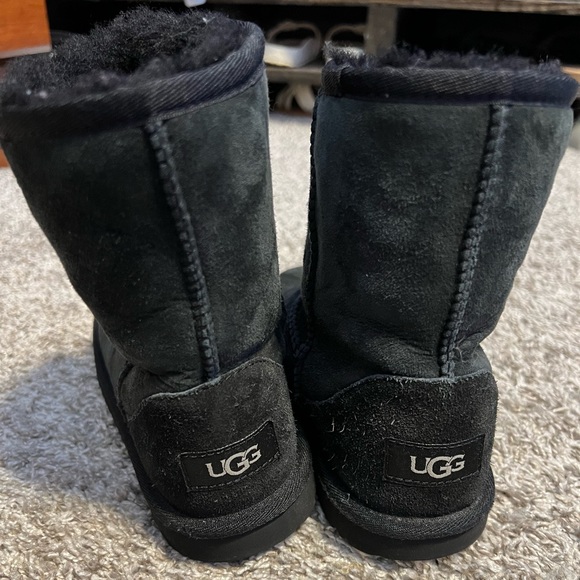 Girls Black Uggs - Picture 2 of 3